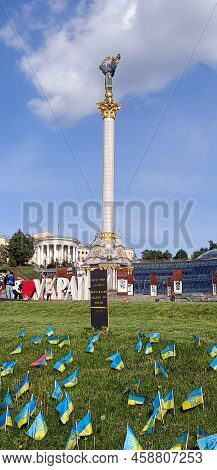 Kyiv, Ukraine May 23, 2022: Ukrainian Flags In Support Of The Military Forces Of Ukraine In The Cent