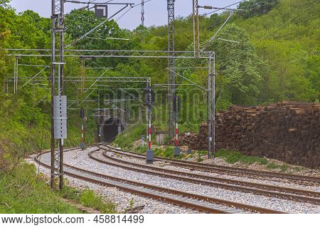 Curved Multi Tracks Railway Electrified Railroad Tunnel Transport