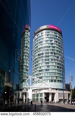 Birmingham, Uk - July 18, 2022.  Low Angle View Of The Iconic Landmark Of The Rotunda Bullring Build
