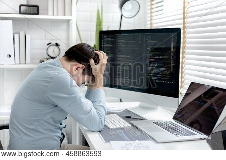 Professional development programmers are stress over failed jobs, Program does not work, Fail, Disap