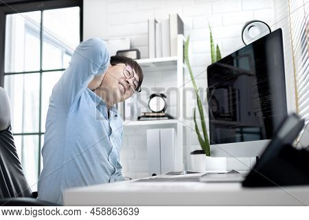 Professional Development Programmers Are Suffer From Backaches Or Twists Or Stretching After Complet