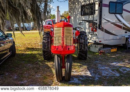 Fort Meade, Fl - February 23, 2022: 1953 Cockshutt Model 20 Tractor At Local Tractor Show