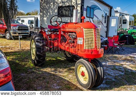 Fort Meade, Fl - February 23, 2022: 1953 Cockshutt Model 20 Tractor At Local Tractor Show