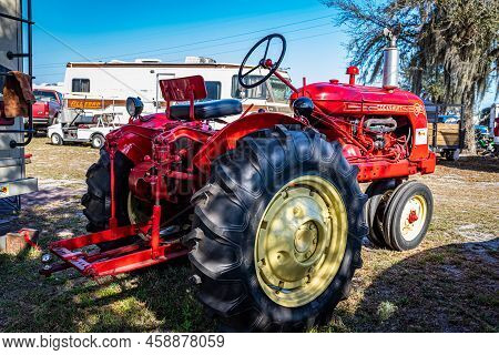 Fort Meade, Fl - February 23, 2022: 1953 Cockshutt Model 20 Tractor At Local Tractor Show