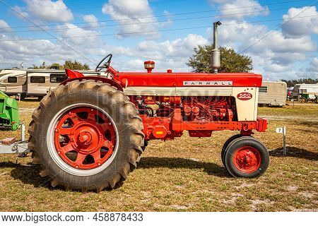 Fort Meade, Fl - February 23, 2022: 1958 Farmall 560 Diesel Tractor At Local Tractor Show