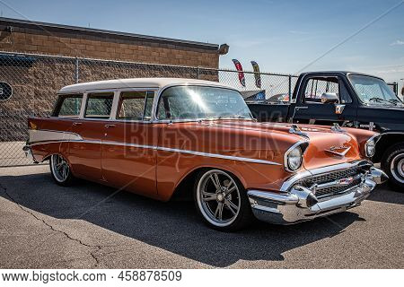 Lebanon, Tn - May 14, 2022: Front Corner View Of A 1957 Chevrolet 210 Station Wagon At A Local Car S