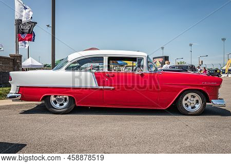 Lebanon, Tn - May 14, 2022: Low Perspective Front View Of A 1955 Chevrolet 210 2 Door Sedan At A Loc