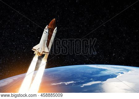 Spaceship Lift Off. Space Shuttle With Smoke And Blast Takes Off Into The Starry Sky. Rocket Starts 