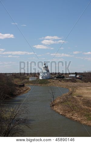 Ilyinsky église sur la rivière de Kamenk. Russie, Souzdal.