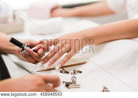 Brasilian Latin Mid Woman Manicure Profesional Puting To A Client Fiberglass Nails Autumn Evoque