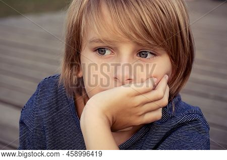 Teenger Blonde Boy Outdoor Park Lifestyle Portrait