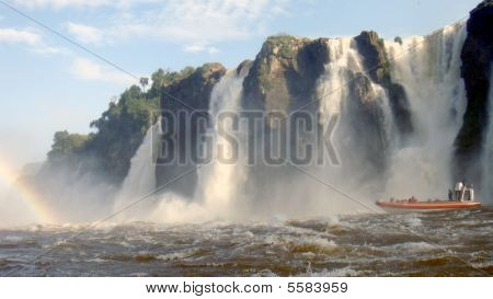 Komma nära vattenfallen i Iguazu