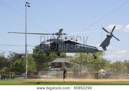 MH-60S helicopter from Helicopter Sea Combat Squadron Five with US Navy EOD team during Fleet Week