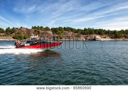 Speeding in the Swedish archipelago