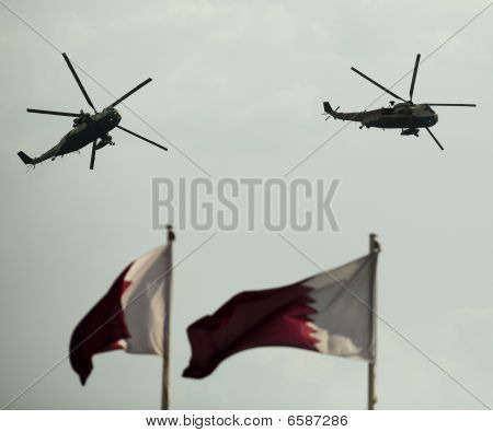 Hubschrauber bei Doha-Parade