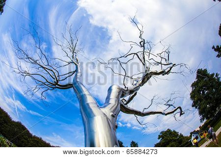 Metal Tree, “graft”( 2008-2009) By American Artist Roxy Paine