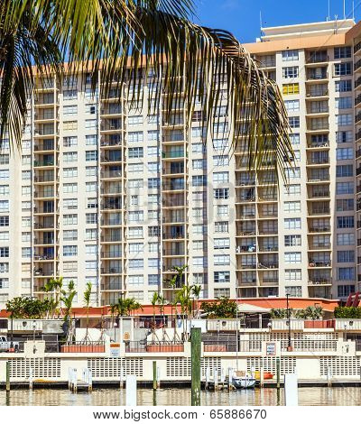 Luxury Houses At The Canal In Miami
