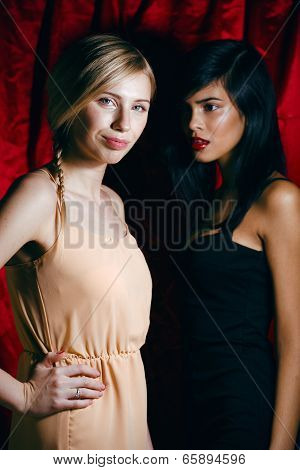 blonde woman vs brunette, war of antipodes
