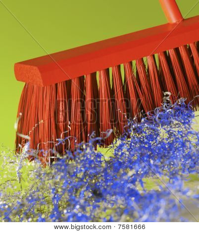 Orange Broom, blue Party Trümmer.