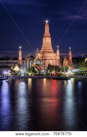 Wat arun In Sunset