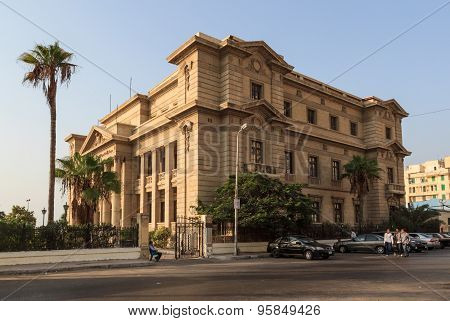 Mansion in the downtown of Alexandria on Mahatet El Raml square