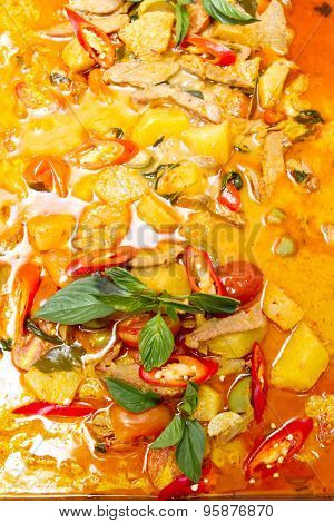 Pork grill curry with small tomato basil