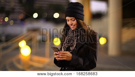 Millennial White Girl Texts Her Friends In The City