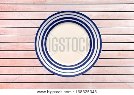 cllose up empty plate on wood background