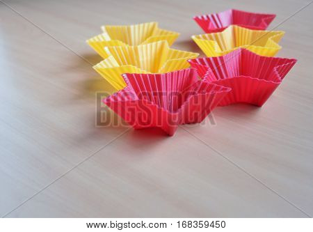 Form for baking cupcakes in the shape of a star