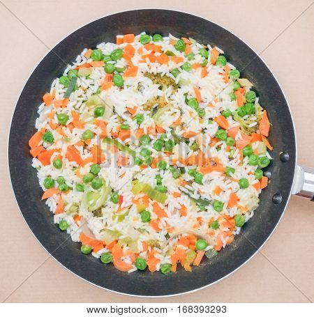 Zeleninove rizoto (meaning Czech style vegetable risotto) in a pan