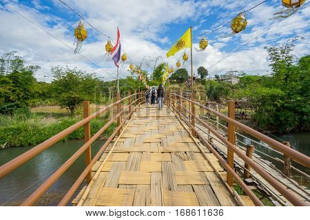 Mae Hong Son, Thailand - JAN 2, 2017: Many people walking on a bamboo bridge ( Su Tong Pe bridge) in Mae Hong Son province Thailand.