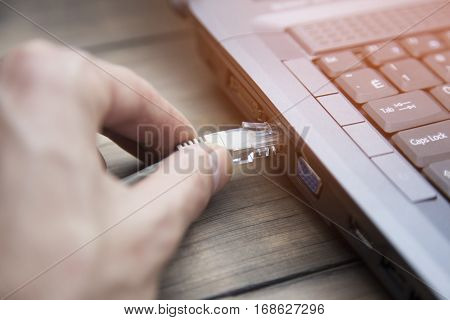 man hand power cord into the computer