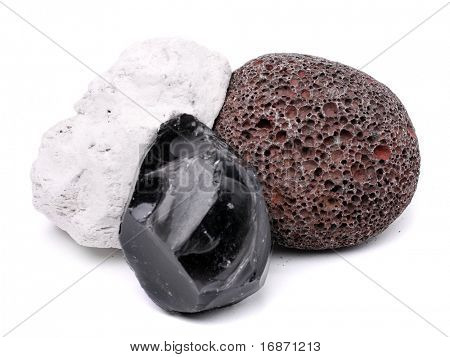 Vulkanischer Bimsstein und Obsidian over white background