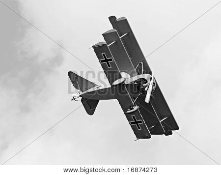 Historische Dreidecker am Himmel - Vintage-Stil Fotografie