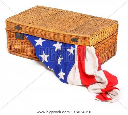 Amerikanska flaggan i retro resväska. Konceptuell bild. Invandring och utvandring metafor. Bra för Ind