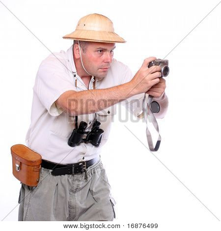 Fotografo con fotocamera vestito tuta per destinazione tropicale. Studio colpo isolato su bianco bac