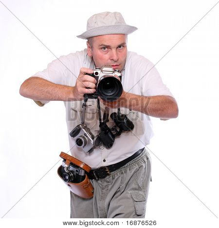 Fotografo con telecamere vestito con tuta di safari. Studio colpo isolato su bianco