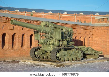 RUSSIA, ST. PETERSBURG - JANUARY 20, 2017: Heavy 203-mm howitzer B-4 sample of 1931 against the wall of the Artillery Museum. Saint Petersburg