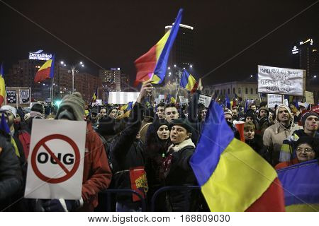 One Hundred Thousand Protest As Romania Relaxes Corruption Law