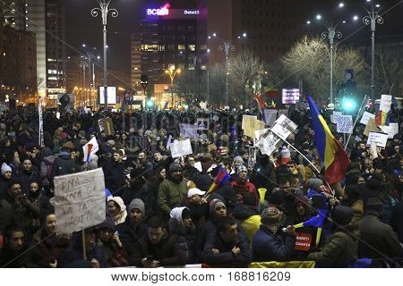 One Hundred Thousand Protest As Romania Relaxes Corruption Law
