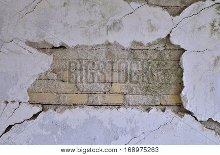 break plaster mold on wall after years