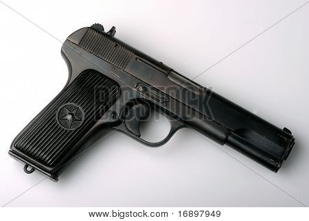 Kompakt automatisk pistol