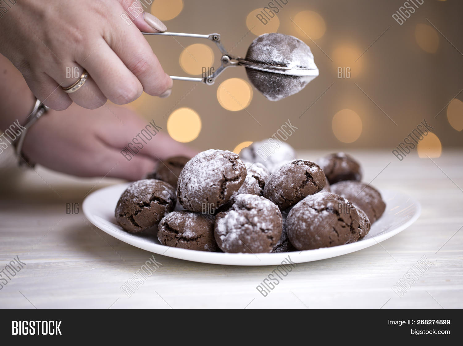 Sifting Powdered Sugar Image & Photo (Free Trial) Bigstock