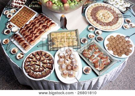 tæt op skud af tyrkisk dessert på buffet