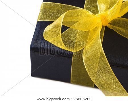regalo con fiocco giallo trasparente