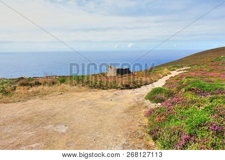 Stamps And Wheel Engine House Ruins Wheal Coates Mine On Cliffs Near St. Agnes,  Cornwall, Uk