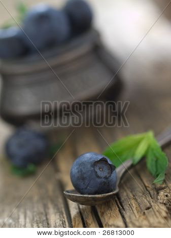 新鮮な blueberrries のレトロの配置