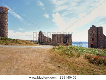 Stamps And Wheel Engine House Ruins Wheal Coates Mine On Cliffs Near St. Agnes,  Cornwall, Uk