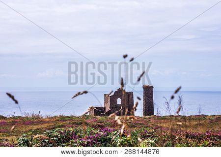 Stamps And Wheel Engine House Ruins Wheal Coates Mine On Cliffs Near St. Agnes,  Cornwall, Uk