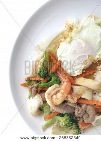 Mixed Vegetable Stir-fried With Shrimp, Pork And Chicken With Rice And Fried Egg In White Plate. Veg